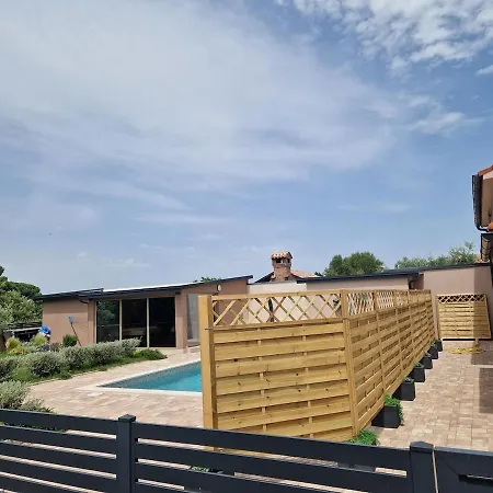 Apartamento With Pool