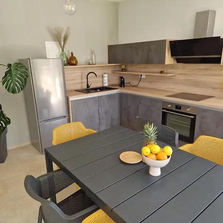 Apartamento With Pool