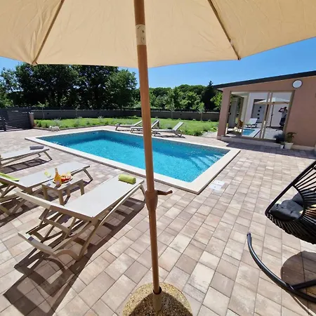 Appartamento With Pool Galižana