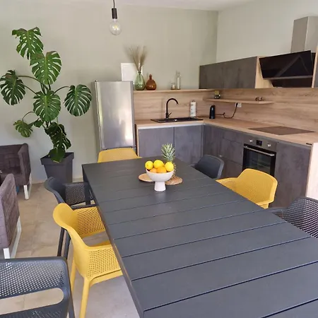 Apartman With Pool *